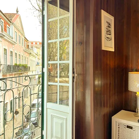 Praca Flores - Charming Typical Apartament *